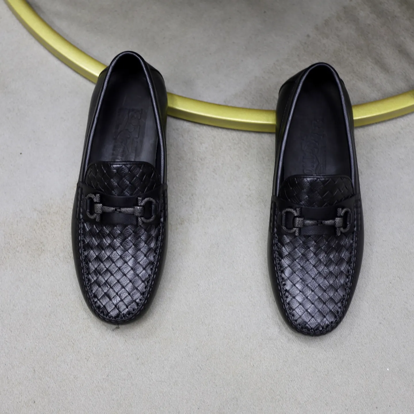 Ex-factory price: 480💰🙅‍♂️🙅‍♂️🙅‍♂️Niuli Brand: Ferragamo Standard code: Men's code 38/44 (45 customized) Grade: Same as the official website Material: Original imported cowhide leather lining Original wear-resistant lightweight outsole Style category: Men's casual slip-on shoes Bean shoes Distinguished luxury brand elements top luxury Color: actual picture color